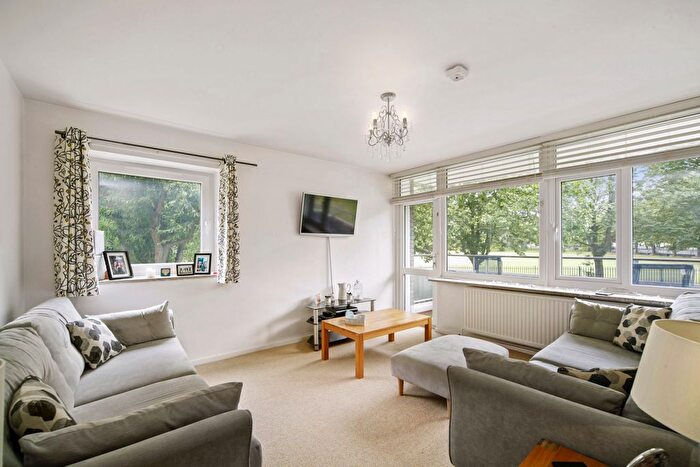 2 Bedroom Flat To Rent In Fitzhugh Grove, Wandsworth, SW18