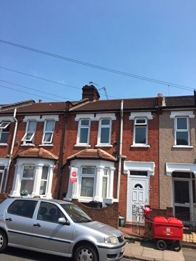 1 Bedroom Flat To Rent In Tiverton Road, Hounslow, TW3