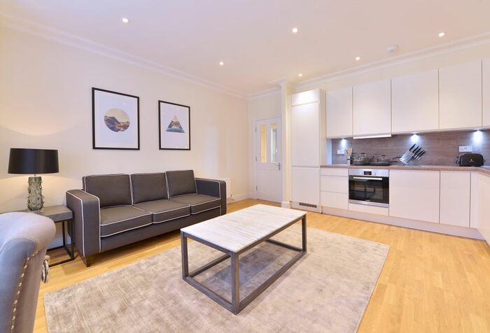 2 Bedroom Flat To Rent In Hamlet Gardens, Ravenscourt Park, London, W6