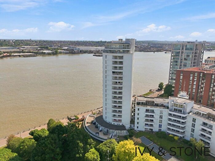 2 Bedroom Apartment For Sale In Barrier Point Road, London, E16