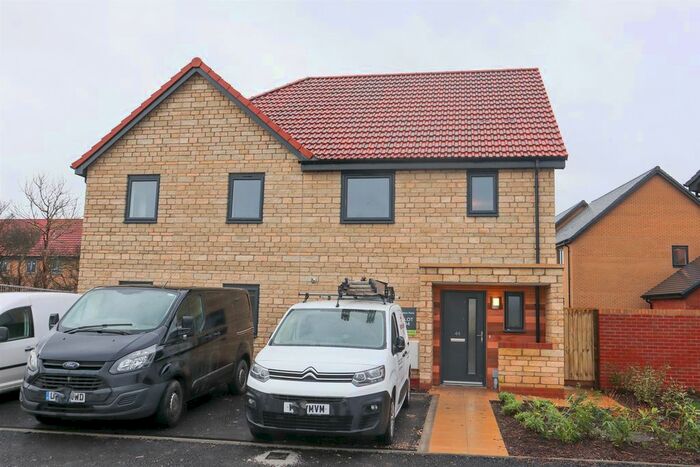 3 Bedroom Property To Rent In Barn Owl Road, Yatton, Bristol, BS49
