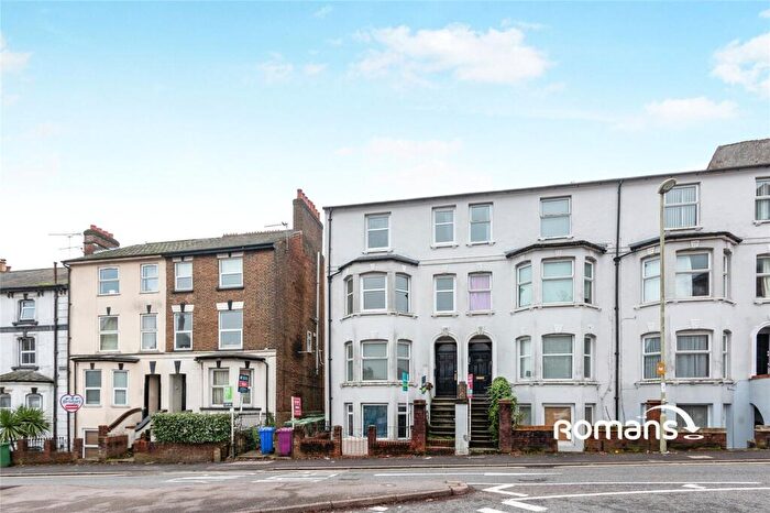 1 Bedroom Flat To Rent In Queens Road, Aldershot, Hampshire, GU11