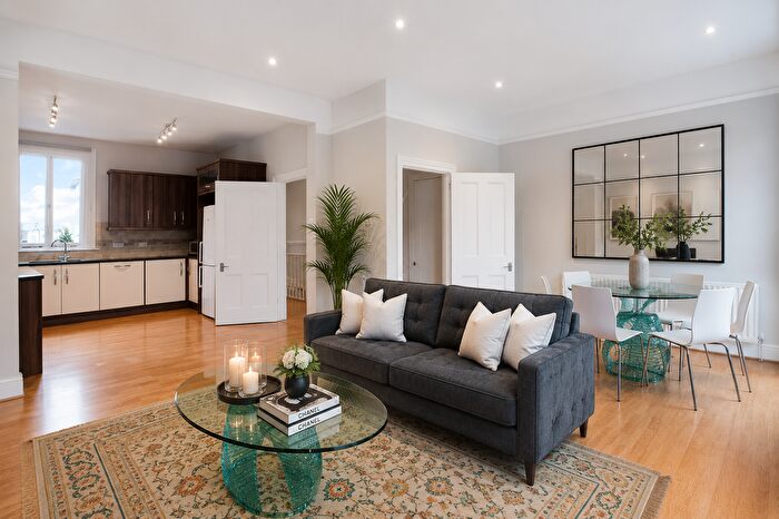 2 Bedroom Flat To Rent In Airedale Avenue, London, W4