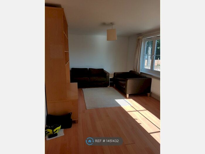 2 Bedroom Flat To Rent In Pascal Mews, London, SE19