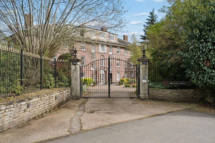 3 Bedroom Flat For Sale In Park Lawn, Farnham Royal, SL2