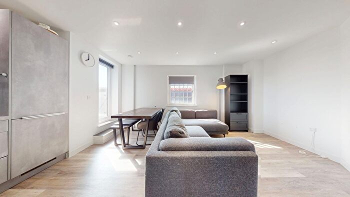 2 Bedroom Flat For Sale In Trade Street, Cardiff, CF10