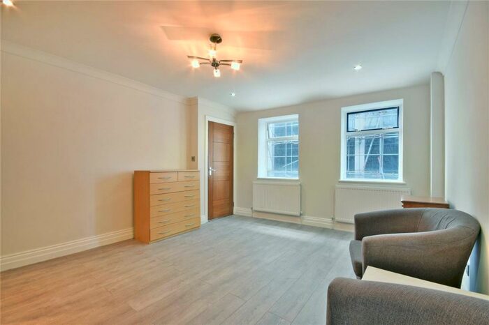 4 Bedroom Flat To Rent In Settles Street, Whitechapel, E1