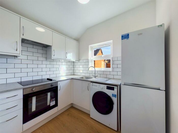 1 Bedroom Apartment To Rent In Valentia Road, Reading, RG30