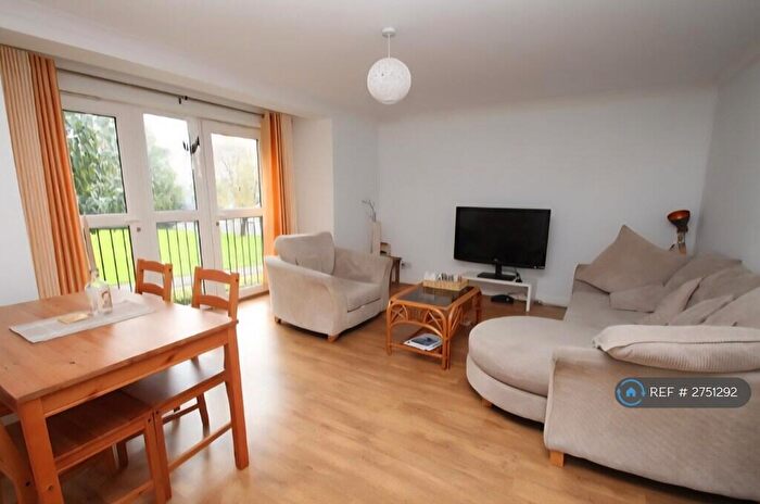 2 Bedroom Flat To Rent In Saracen Street, Glasgow, G22