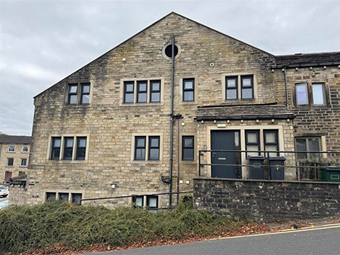 2 Bedroom Apartment To Rent In Apartment, The Oaks, Thongsbridge, HD9