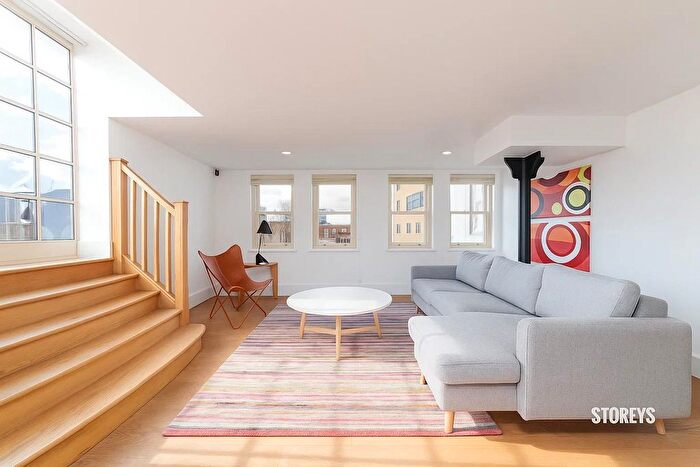 3 Bedroom Flat To Rent In Kingsland Road, Shoreditch, London, E2