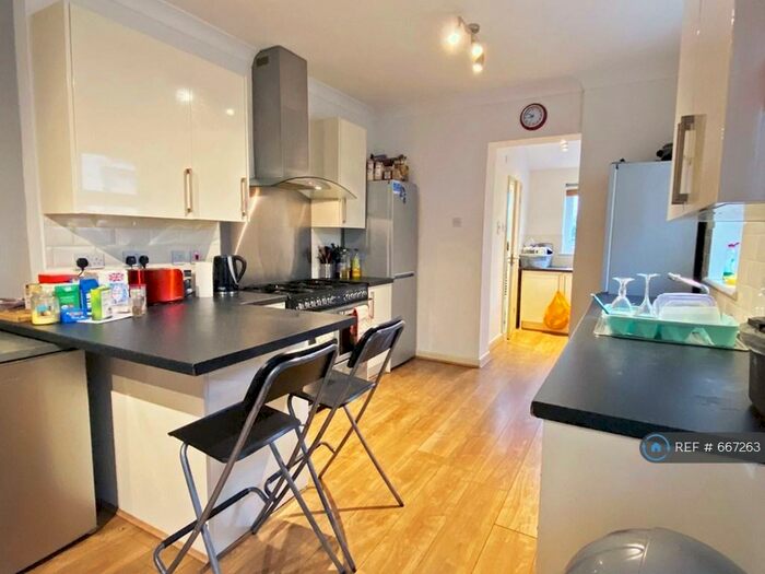 8 Bedroom Terraced House To Rent In Mackintosh Place, Cardiff, CF24