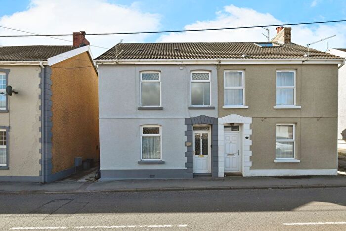 3 Bedroom Property To Rent In Llanelli, SA15