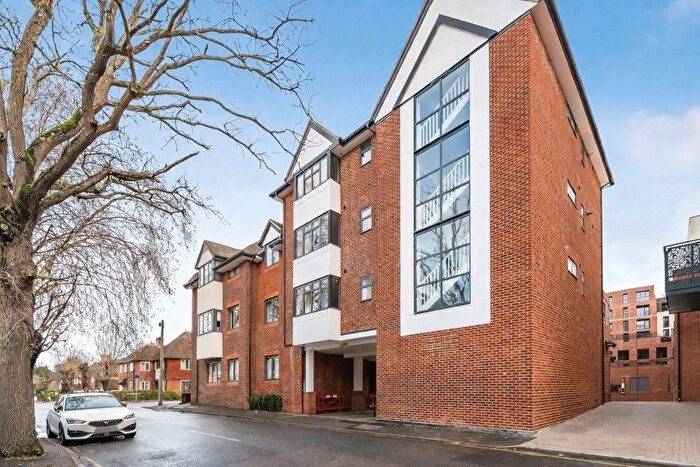 2 Bedroom Flat To Rent In West Byfleet, Surrey, KT14