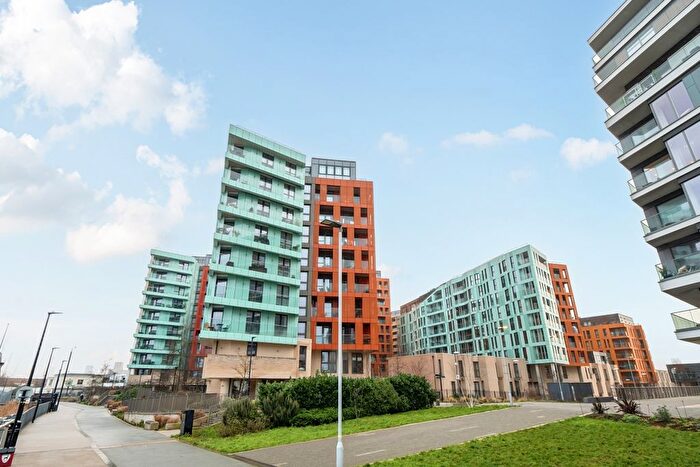 2 Bedroom Flat To Rent In Cable Walk, London, SE10