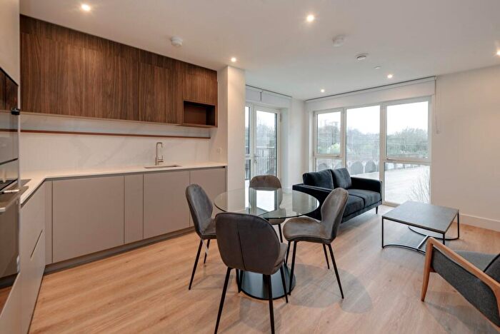 2 Bedroom House To Rent In Bow Common Lane, London, E3