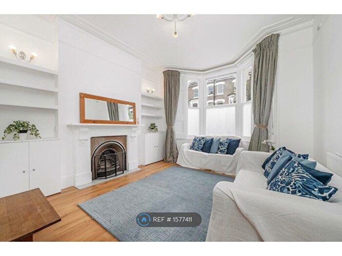 2 Bedroom Flat To Rent In Saltoun Road, London, SW2