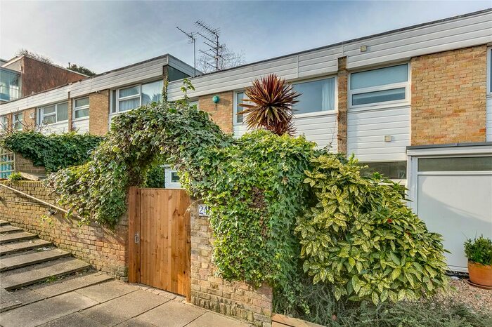 3 Bedroom Property To Rent In Rayners Road, Putney Hill, SW15