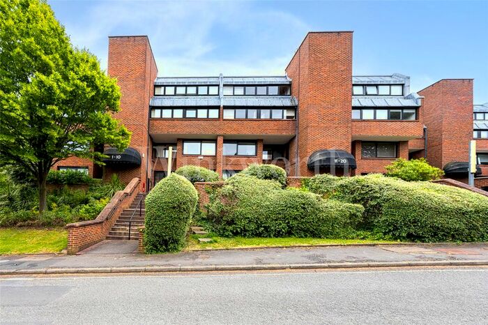 2 Bedroom Flat To Rent In Britten Close, London, NW11