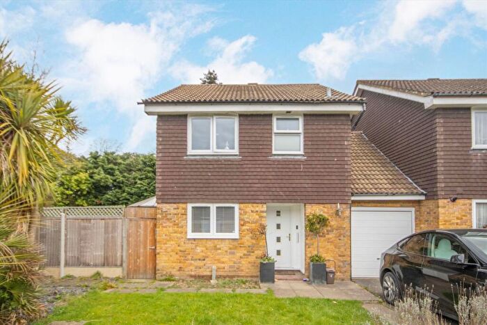 4 Bedroom House To Rent In Hailsham Close, Surbiton, KT6