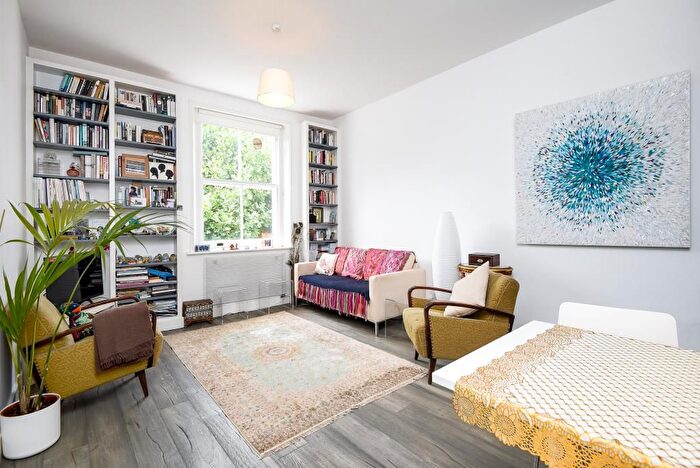 2 Bedroom Flat To Rent In Linden Gardens, Notting Hill, W2