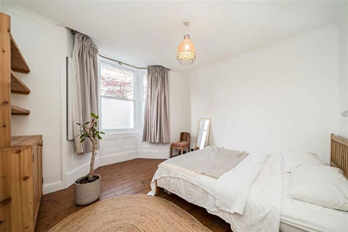 3 Bedroom Property To Rent In Concanon Road, London, SW2