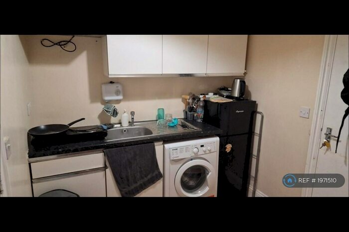 Studio To Rent In Bounces Road, London, N9