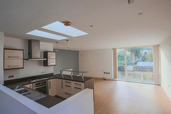 Barn Conversion To Rent In Glen Morag Gardens, Rochdale, OL11