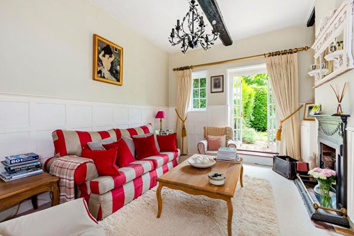 3 Bedroom Cottage To Rent In Bath Road Knowl Hill, RG10