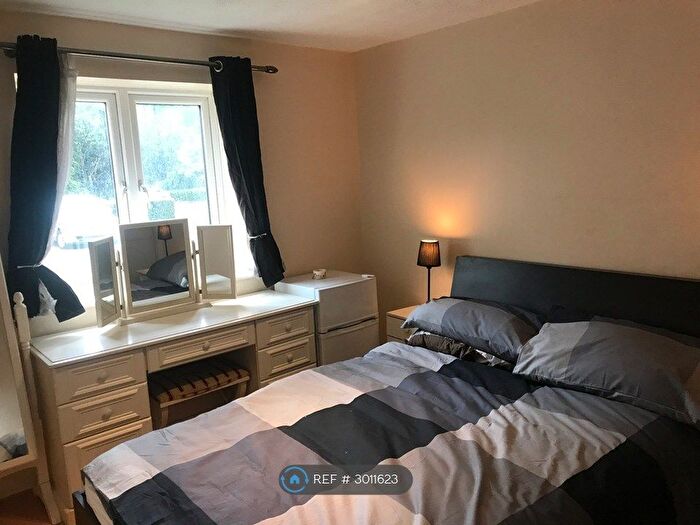 3 Bedroom Flat To Rent In Vicars Bridge Close, Wembley, HA0