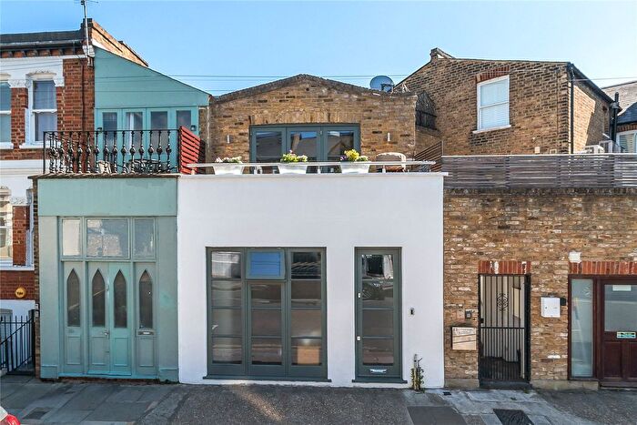 2 Bedroom Flat For Sale In Shorrolds Road, London, SW6