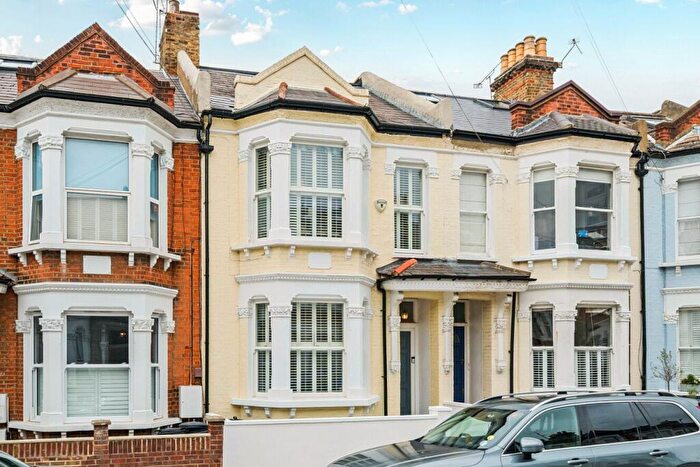 4 Bedroom House For Sale In Sugden Road, Battersea, London, SW11