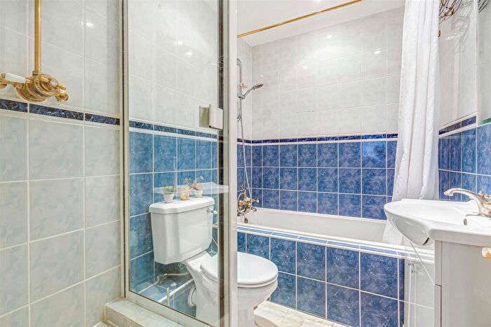 1 Bedroom Flat To Rent In Trinity Church Road, Barnes, London, SW13