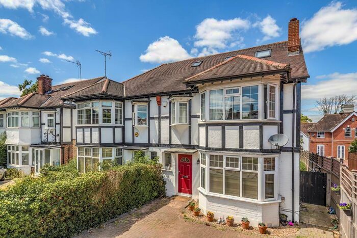 5 Bedroom Semi-Detached House To Rent In Nether Street, Finchley, N3