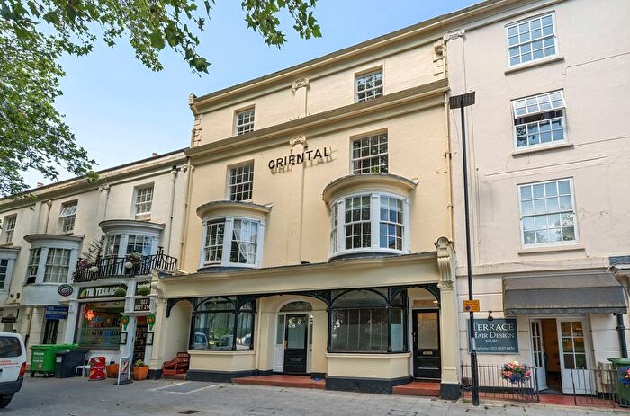 2 Bedroom Flat To Rent In Queens Terrace, Southampton, Hampshire, SO14