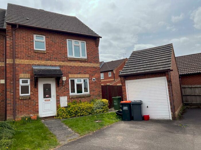 3 Bedroom Semi-Detached House To Rent In The Belfry, Luton, Bedfordshire, LU2