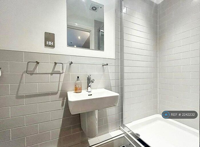 2 Bedroom Flat To Rent In Barton Road, Manchester, M28