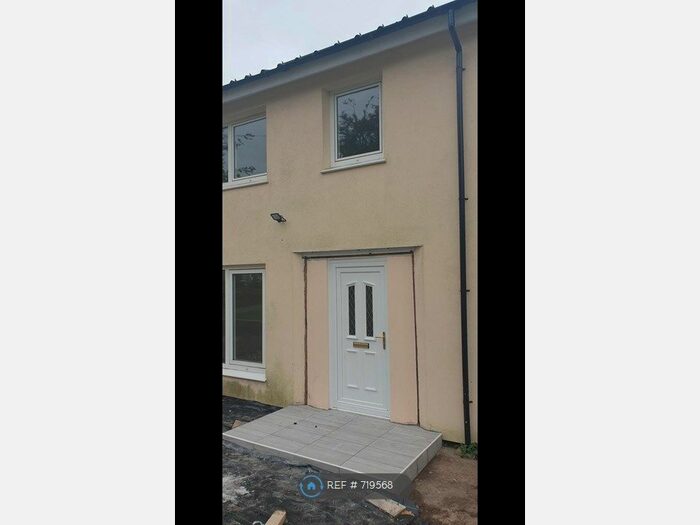 3 Bedroom Semi-Detached House To Rent In Beech Avenue, Swindon SN2