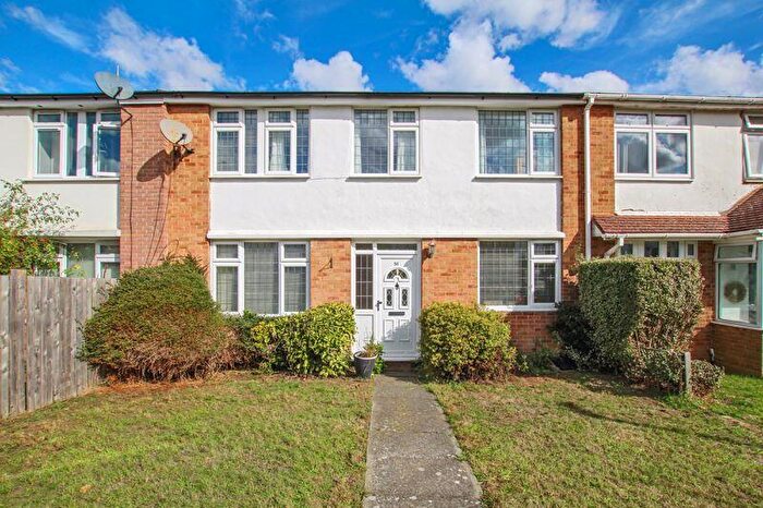 3 Bedroom Terraced House For Sale In Dykewood Close, Bexley, DA5