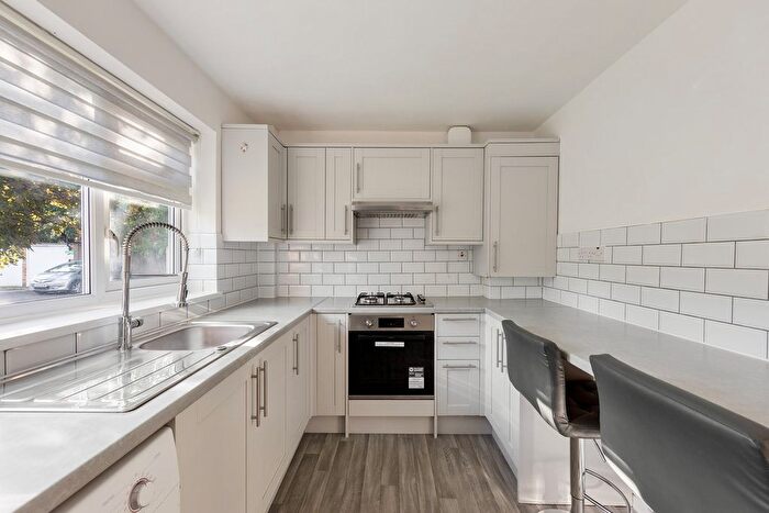 2 Bedroom Maisonette To Rent In Valley Close, Loughton, IG10