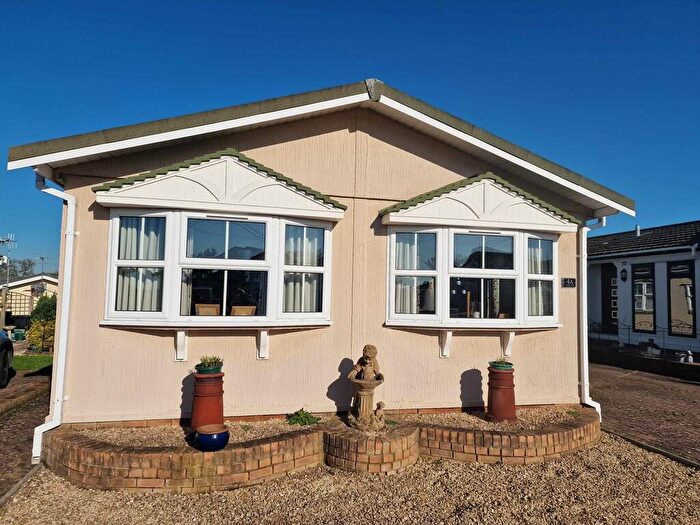 2 Bedroom Park Home For Sale In Stratford Bridge, Ripple, GL20