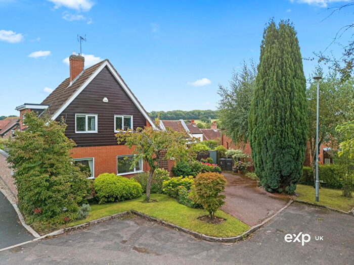 3 Bedroom Detached House For Sale In Hawthorn Close, Woodborough, NG14
