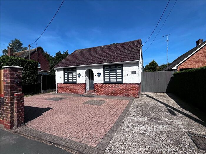 3 Bedroom Bungalow For Sale In Sandy Lane, Farnborough, Hampshire, GU14