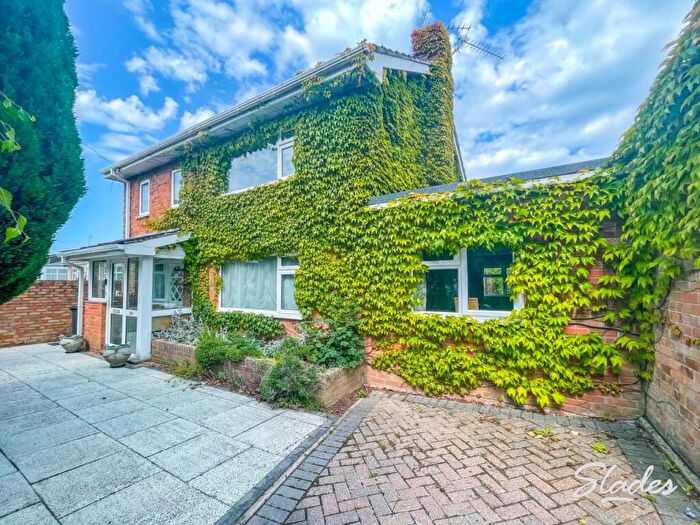 3 Bedroom Detached House To Rent In The Meadway, Highcliffe, Dorset, BH23