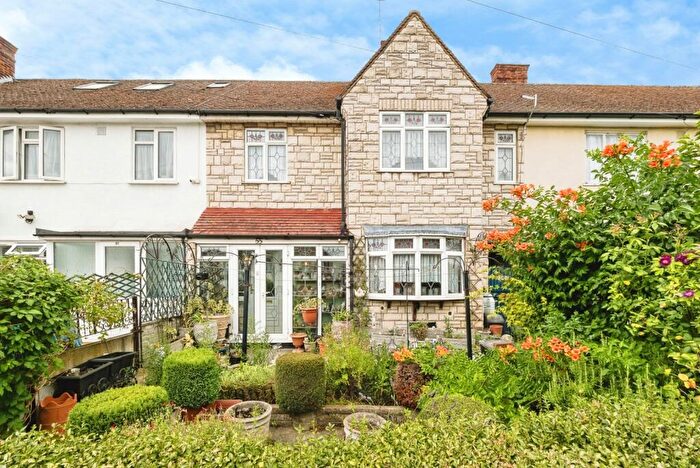 4 Bedroom Terraced House For Sale In Finchingfield Avenue, Woodford Green, IG8