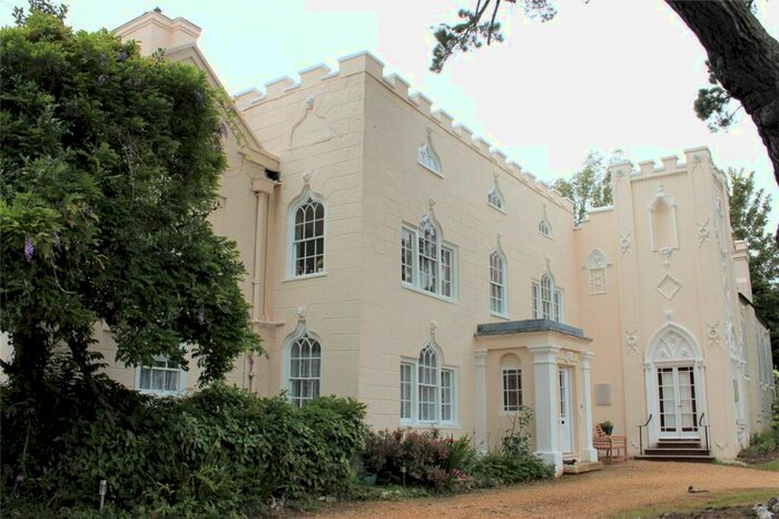 2 Bedroom Apartment To Rent In Lower Road, Havant, Hampshire, PO9