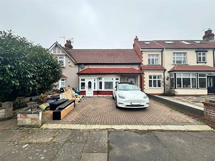 4 Bedroom Terraced House To Rent In Georgeville Gardens, Ilford, IG6