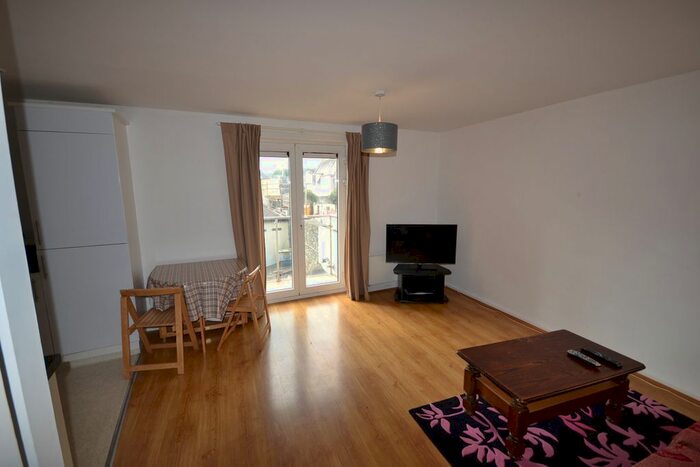 2 Bedroom Flat To Rent In Bilbury Street, Plymouth, Devon, PL4