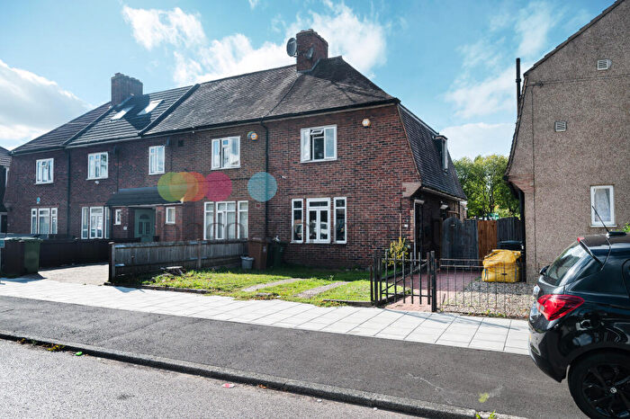 3 Bedroom House To Rent In Grangemill Road, SE6