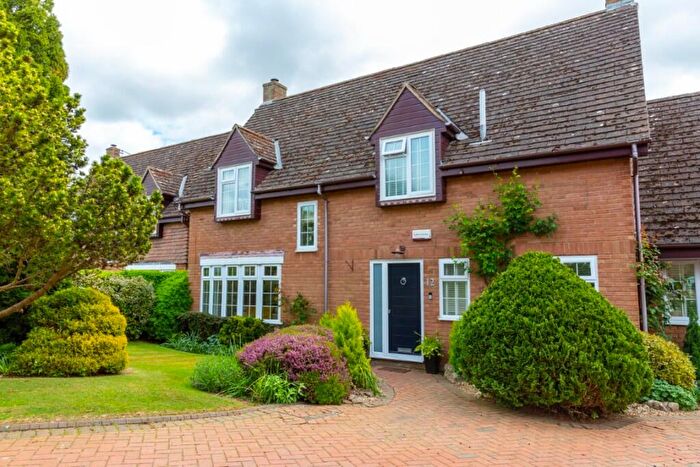 5 Bedroom Detached House To Rent In Willows Hill, NN12